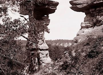 wisconsin/glacial-lake-wisconsin/landmark/h-h-bennett-studio