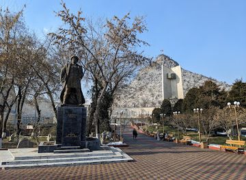kyrgyzstan/osh/landmark/monument-to-alymbek-datka