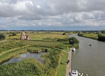 united-kingdom/norfolk-broads/attraction/st-benet-s-abbey-2