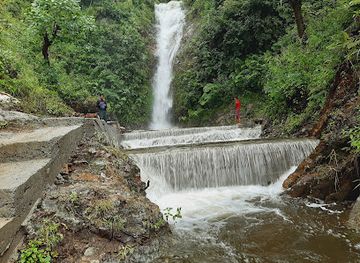nepal/mahakali-zone/landmark/henry-waterfall