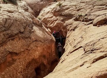 utah/escalante/landmark/peek-a-boo-slot-canyon
