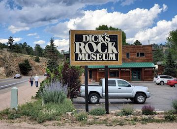colorado/estes-park/landmark/red-rose-rock-shop