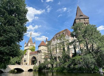 hungary/budapest/landmark/vajdahunyad-castle