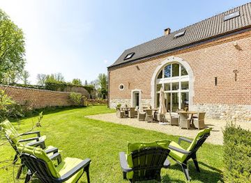 belgium/entre-sambre-et-meuse/landmark/chateau-d-avin