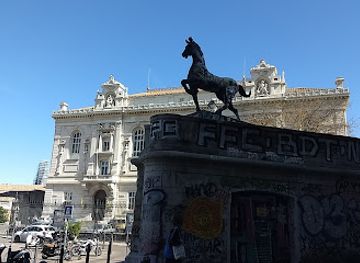 france/marseille/le-cours-julien/landmark/palais-des-arts