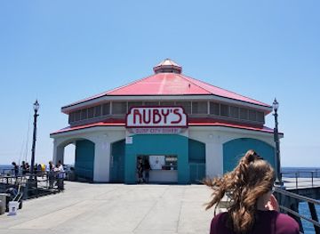 california/huntington-beach/huntington-beach-pier/landmark/huntington-beach