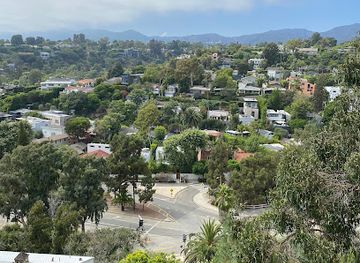california/santa-monica/landmark/ocean-ave-stairs-of-santa-monica