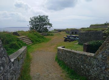 guernsey/grandes-rocques/landmark/clarence-battery