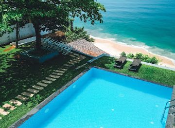 india/varkala/landmark/cliff-stories