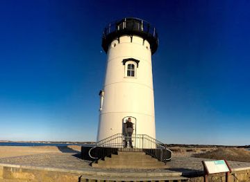 massachusetts/martha-s-vineyard/landmark/lighthouse-beach