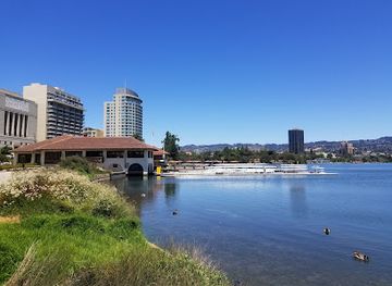 california/oakland/landmark/lake-merritt