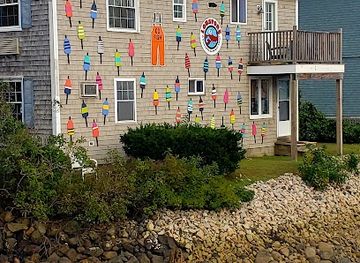maine/kennebunkport/landmark/compliments-gallery
