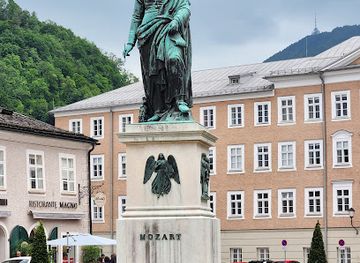 austria/flachgau/landmark/mozartstatue