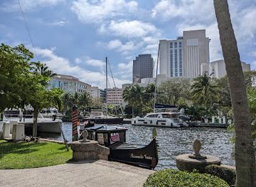 florida/fort-lauderdale/las-olas-boulevard/landmark/huizenga-plaza