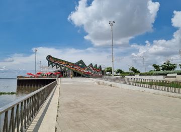 colombia/barranquilla/landmark/malecon-tourist-leon-caridi
