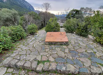 Στήλη των 300 Σπαρτιατών
