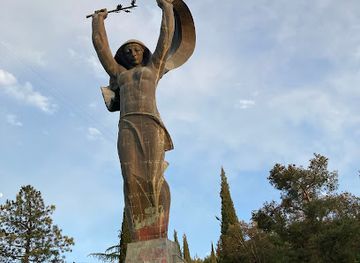 georgia/tbilisi/landmark/circle-of-woof-woof