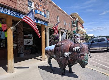 south-dakota/custer/landmark/the-custer-wolf-food-drink