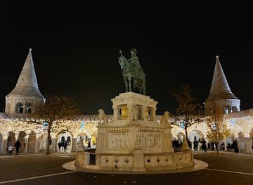 hungary/csallokoz/landmark/statue-of-st-stephen-i