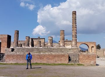 italy/pompeii/forum-of-pompeii/landmark/granaries-of-the-forum