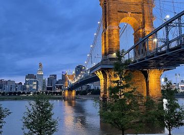 kentucky/northern-kentucky/landmark/roebling-bridge-murals-by-robert-dafford