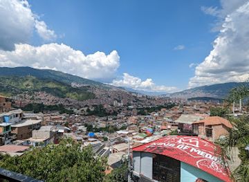 colombia/medellin/landmark/graffiti-tour-medellin