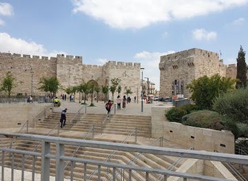 israel/jerusalem/city-center/landmark/zion-gate