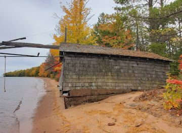 wisconsin/bayfield/landmark/frog-bay-tribal-national-park