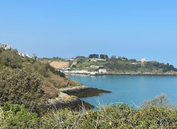 jersey/st-catherine-s-breakwater/landmark/le-couperon-dolmen