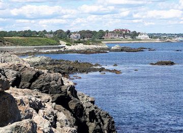 rhode-island/newport-cliff-walk/landmark/the-cliff-walk