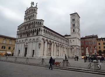 italy/lucca/landmark/piazza-san-michele