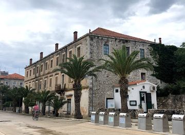 croatia/dalmatia/landmark/stari-grad-central-dalmatia-croatia-theme-trails