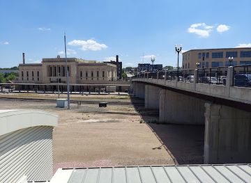 nebraska/omaha/landmark/the-durham-museum