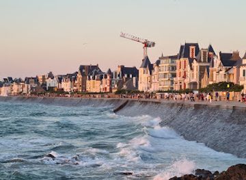 france/saint-malo/landmark/plage-de-la-hoguette