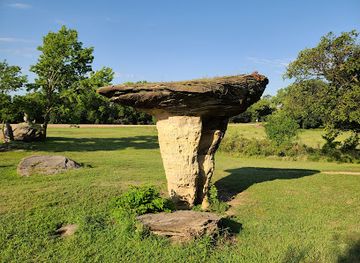 kansas/cross-timbers/landmark/mushroom-rock-state-park