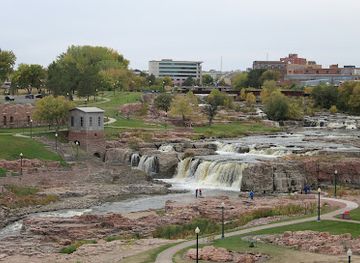 south-dakota/sioux-falls/historic-district/landmark/queen-bee-mill-ruins
