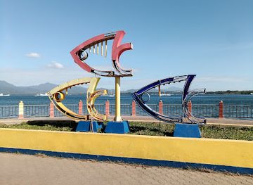 philippines/palawan/landmark/puerto-princesa-city-baywalk-christmas-tree