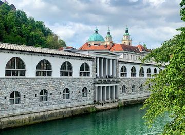 slovenia/southeast-slovenia/landmark/novi-trg-fountain