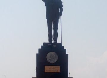 ghana/accra/cantonments/landmark/statue-of-kwame-nkrumah