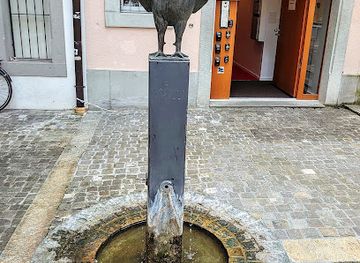 switzerland/lucerne/chapel-bridge/landmark/brunnen-mit-guggeli