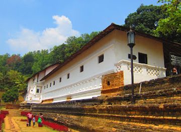 sri-lanka/western-province/landmark/old-royal-palace