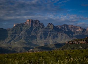 south-africa/drakensberg/landmark/cathkin-peak