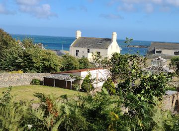 guernsey/grandes-rocques/landmark/delancey-park