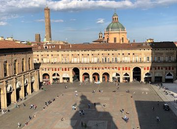 italy/romagna/landmark/piazza-maggiore