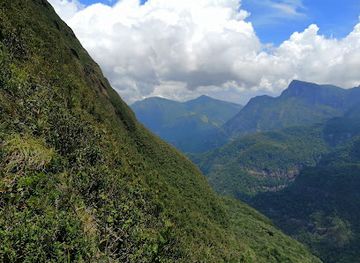sri-lanka/knuckles-mountain-range/landmark/thunhisgala