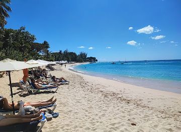 barbados/paynes-bay/landmark/jerry-the-beach-man-sun-loungers