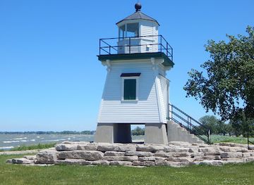 ohio/lake-erie-islands/landmark/port-clinton-lighthouse