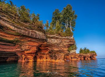 wisconsin/madeline-island/landmark/escape-excursions-llc