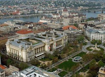 hungary/vac/landmark/exchange-palace