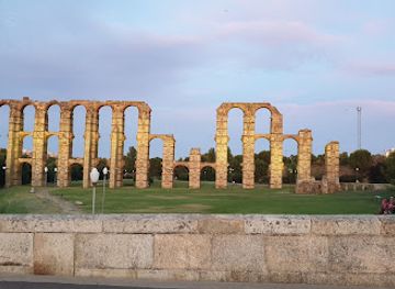 spain/extremadura/landmark/acueducto-de-los-milagros